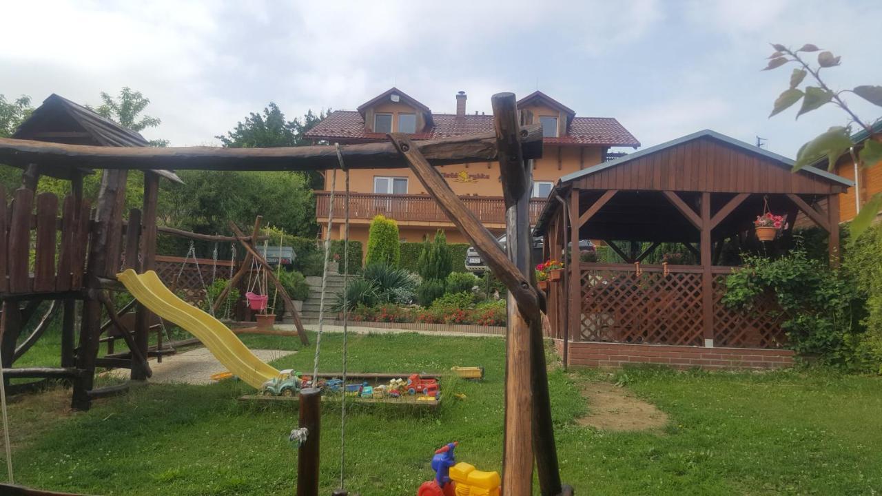 Apartman Zlata Rybka Podhájska Екстериор снимка