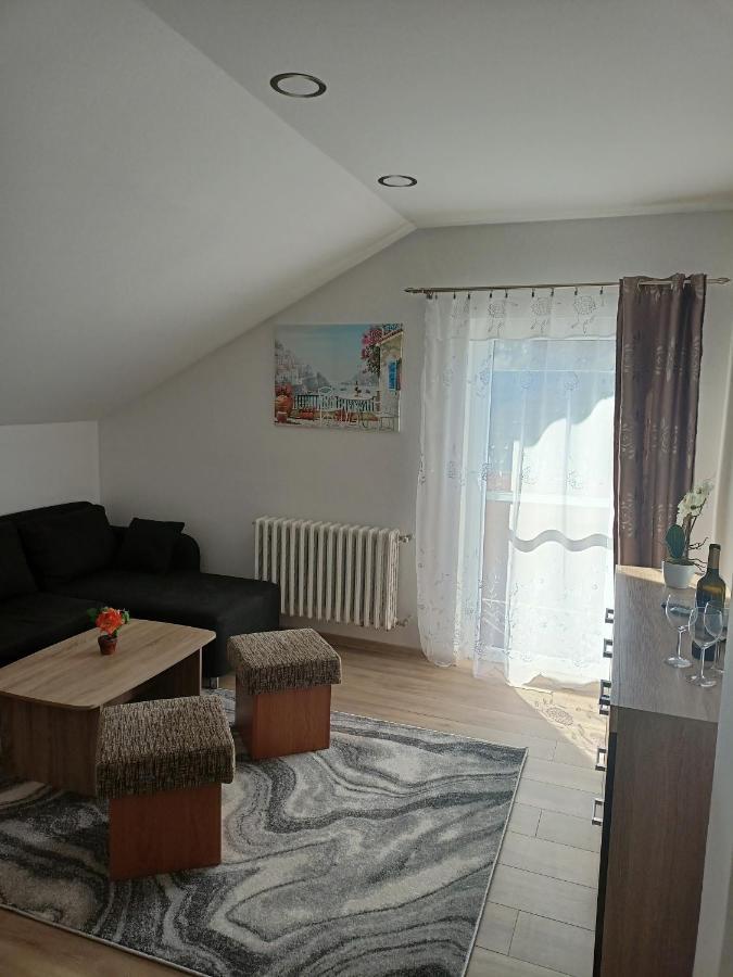 Apartman Zlata Rybka Podhájska Екстериор снимка