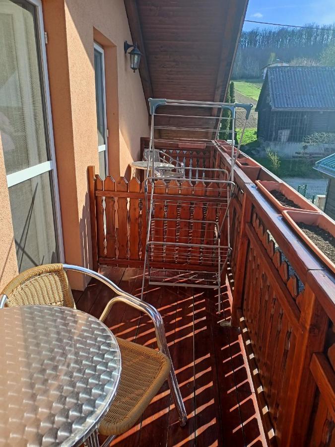 Apartman Zlata Rybka Podhájska Екстериор снимка